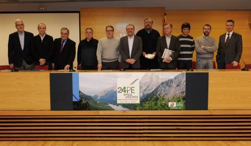 ORI1-pica_destats_foto_de_grup_amb_el_jurat_editora_2_5713_0_1