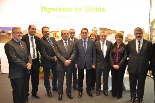ORIfoto_de_grup_a_lestand_de_la_diputacio_editora_2_5699_0