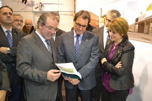 ORIpresident_mas_i_rene_a_lestand_diputacio_00vr_editora_2_5699_0_1