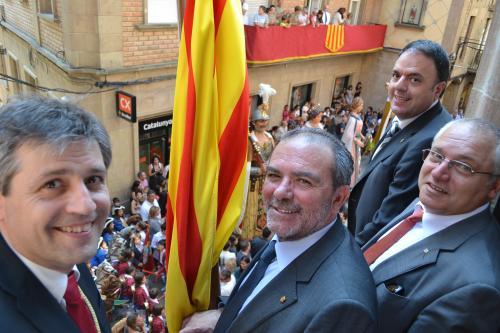 ORIrene_al_balco_de_lajuntament_de_solsona_durant_el__ball_de_gegants_editora_2_5493_0_1