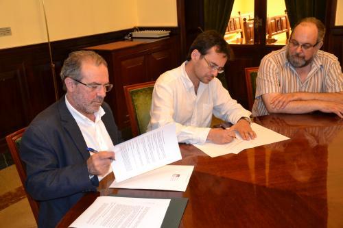 ORIrene_i_reverte_en_el_moment_de_signar_el_conveni_editora_2_5992_0_1