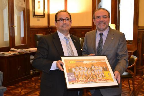 ORIvisita_del_president_del_sedis_basquet_antoni_ferraz_01_editora_2_5392_0_1