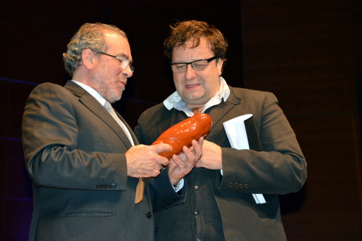 El president de la Diputació de Lleida, Joan Reñé, ha lliurat el 20è Premi de Poesia Màrius a Jordi Virallonga