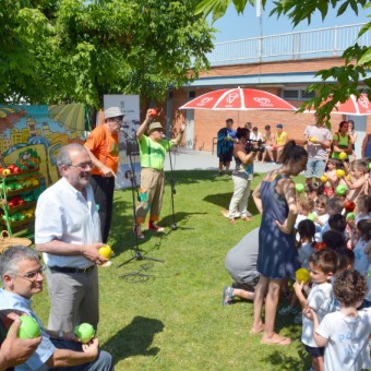 La Diputació i UP sumen esforços un any més per promoure el consum de fruita entre els infants