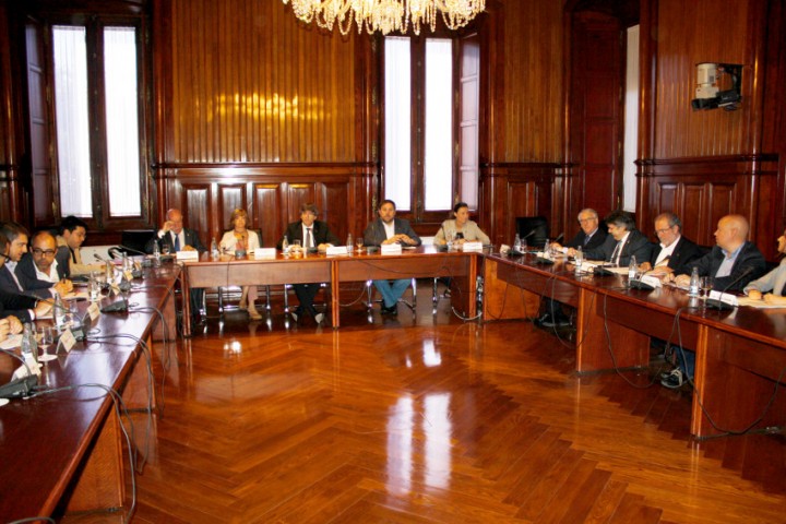 Reunió del Comitè Impulsor del procés de debat amb el món local, presidida pel president de la Generalitat de Catalunya, Carles Puigdemont, i que s’ha celebrat al Parlament de Catalunya.