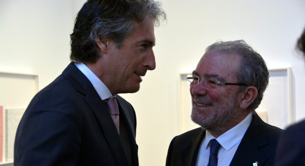 El president de la Diputació de Lleida, Joan Reñé, amb el ministre de Foment, Íñigo de la Serna,