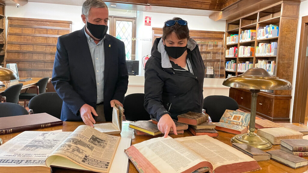 Donació_llibres_IEI_01