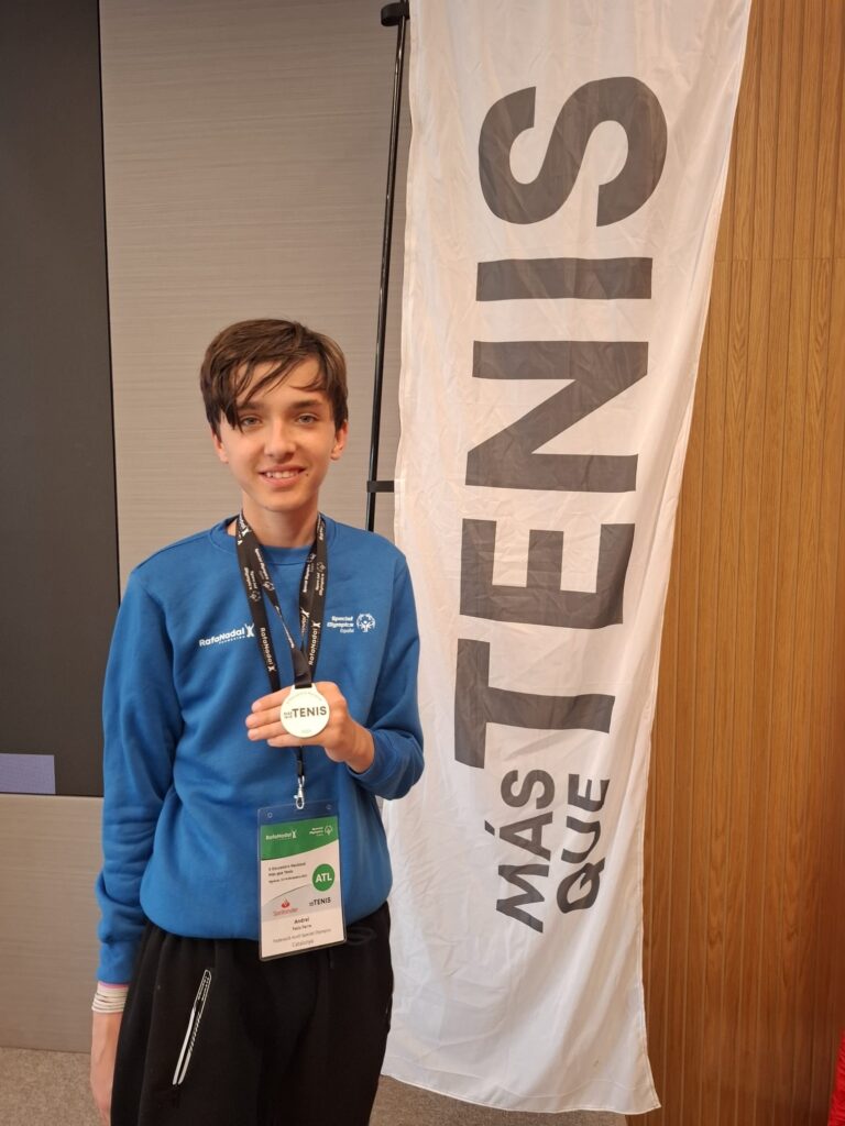 Alumne_Escoles_Especials_Tennis_01